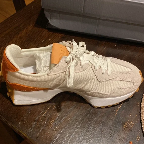 New Balance size 9 1/2! Brand new - Picture 3 of 6